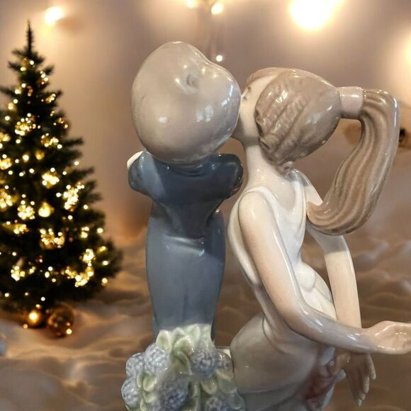 Lladro Lets Make Up Retired Figurine #5555 MINT Condition Glossy Finish IOB - Picture 6 of 11